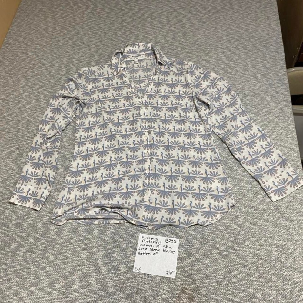 Express Portofino white & blue floral button-up shirt women M  slim. SKU-B225